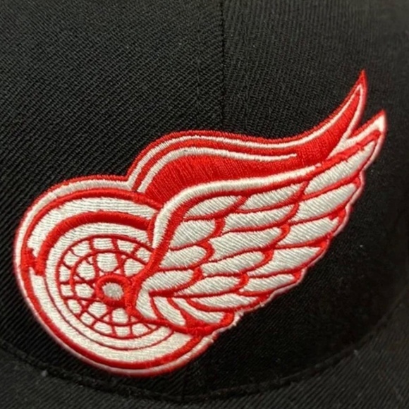 Mitchell & Ness Detroit Red Wings Fitted Hat – Size 7 1/4 NWT - Picture 2 of 5